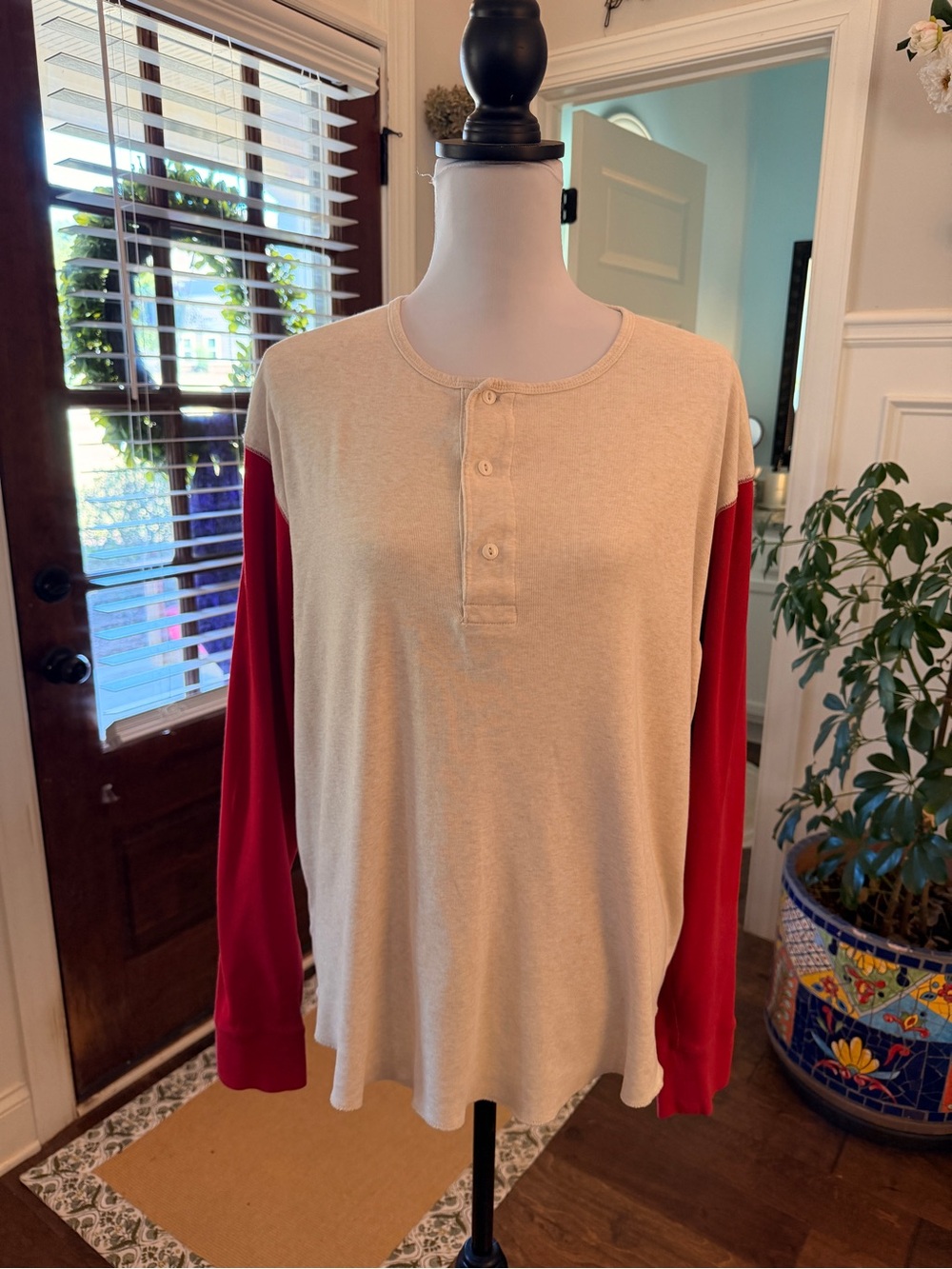 Express EUC Vintage Beige and Red Long-Sleeve Henley Raglan Shirt